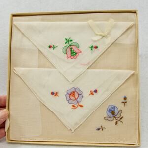 Women's VINTAGE Embroidered Handkerchiefs in Original Box